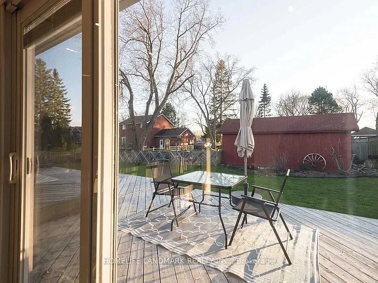 32 Elmvale Blvd — Photo 4