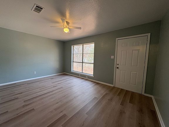 4th image of 2111 Freewater St