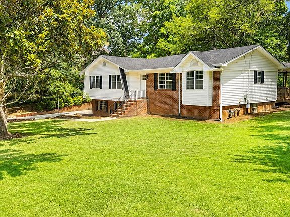 3rd image of 209 Oak Dr W