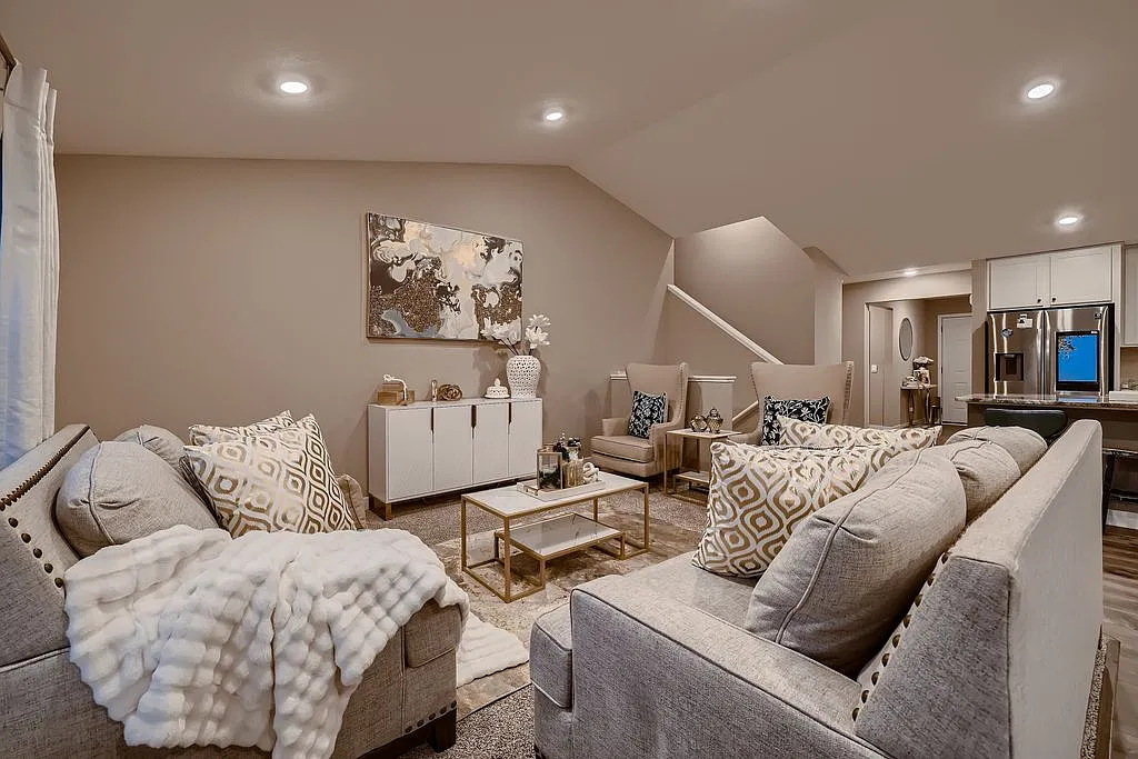 4 bed, 3.5 bath, 2402 sqft, $3,095 — Photo 3