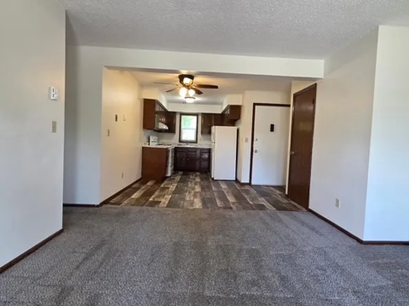 1676 9th St N #8, Wahpeton, ND 58075