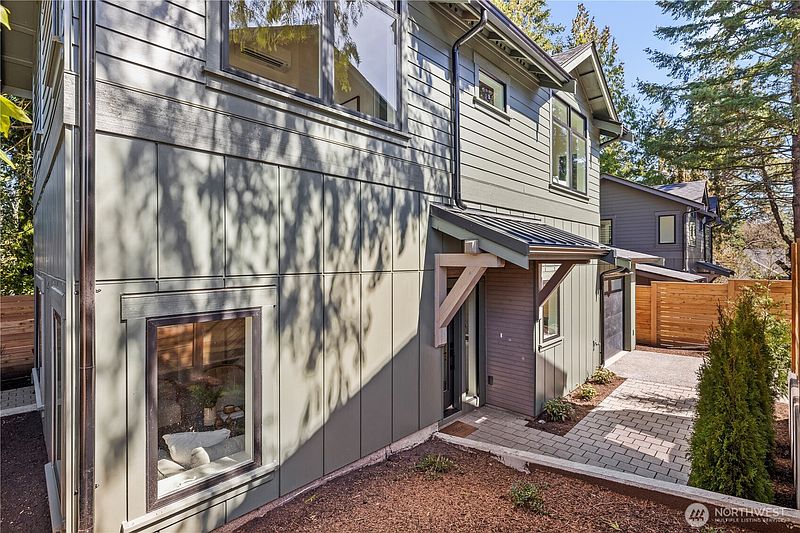 3rd image of 3022 NE 95th Street
