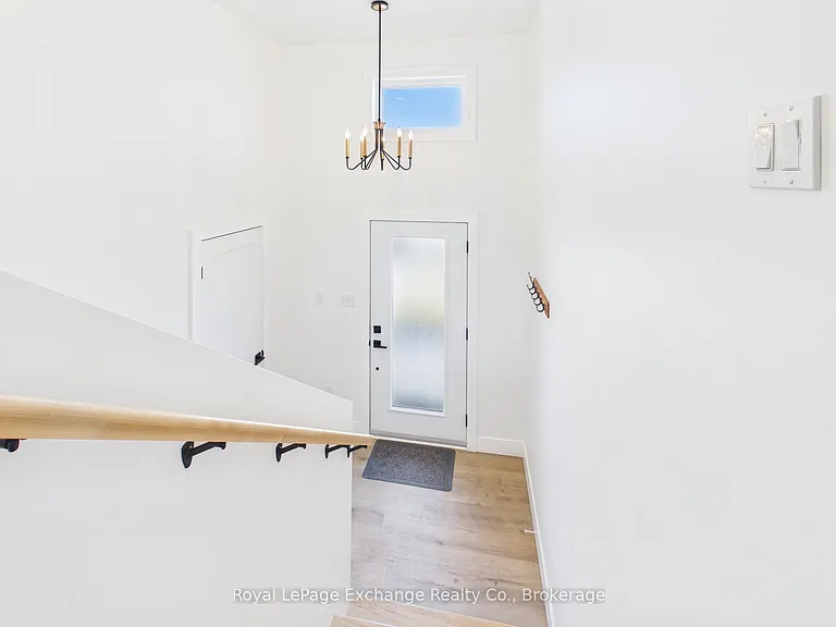 1085 Sutton St — Photo 2