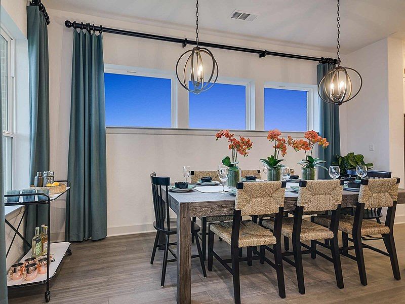 The Stratton - Dining