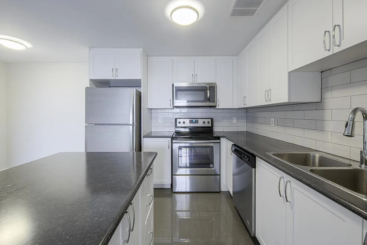 75 Silver Springs Boulevard — Photo 4