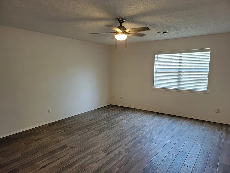 1402 W Union St — Photo 2
