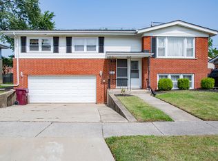 93 Peyton Dr, Chicago Heights, IL 60411
