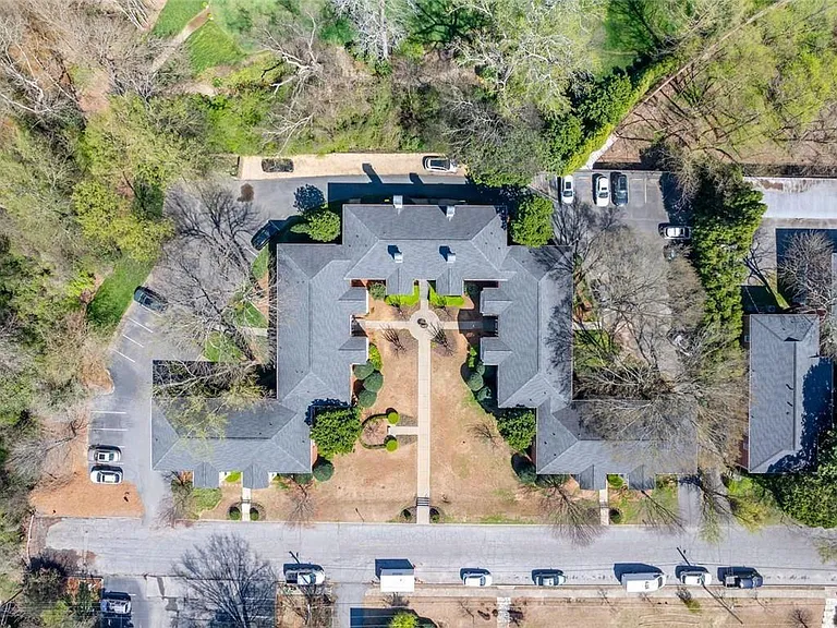 115 Peachtree Memorial Dr NW #C3 — Photo 36