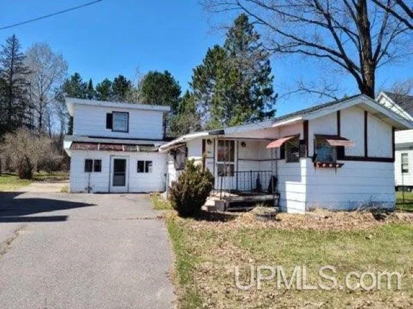 306 Selden Rd, Iron River, MI 49935