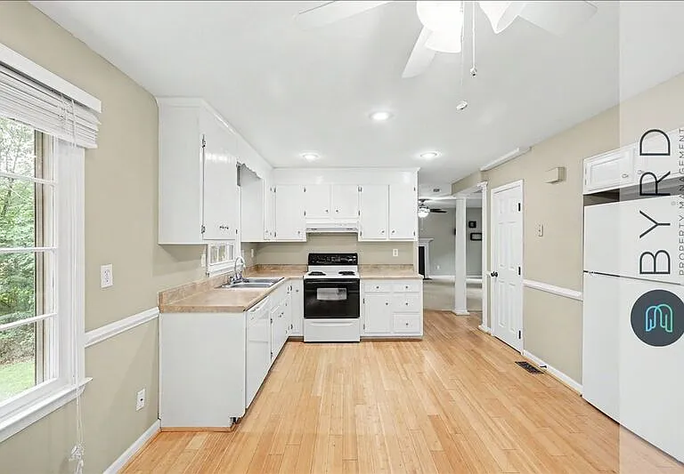 4743 Fordham Rd — Photo 13