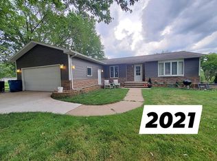 15820 Lakeside Dr, Sterling, IL 61081