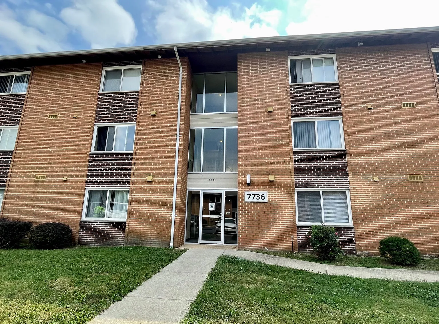 Bermuda Heights Apartments — Photo 3