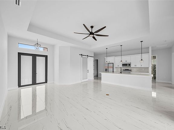 5th image of 740 Chestnut St E