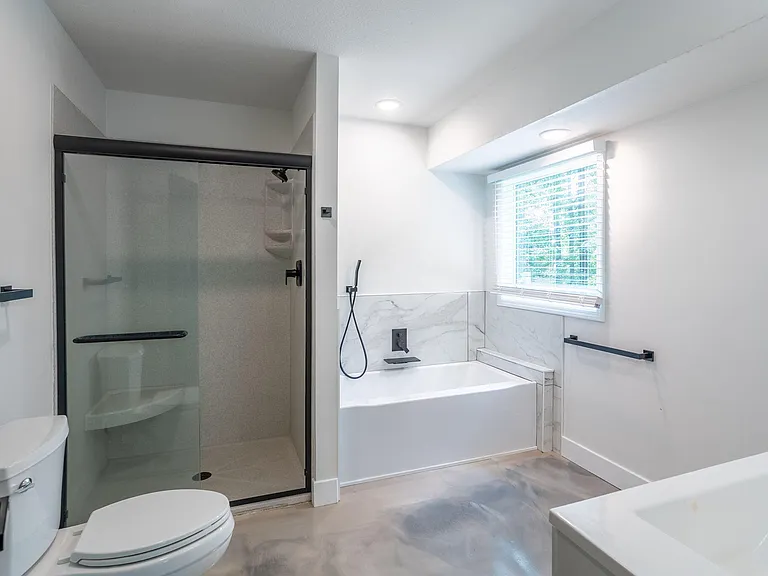 2301 Grant Ln — Photo 17