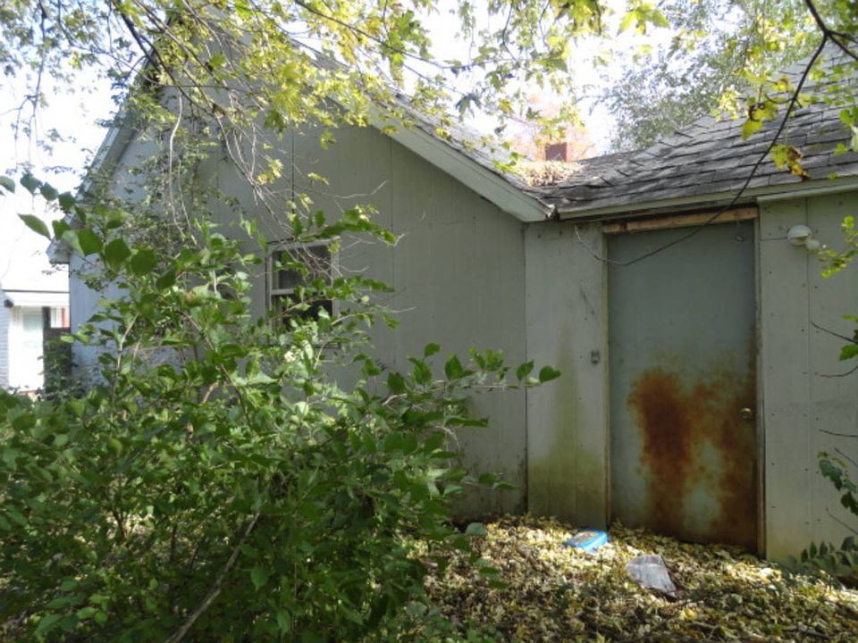 2nd image of 609 N 8th St