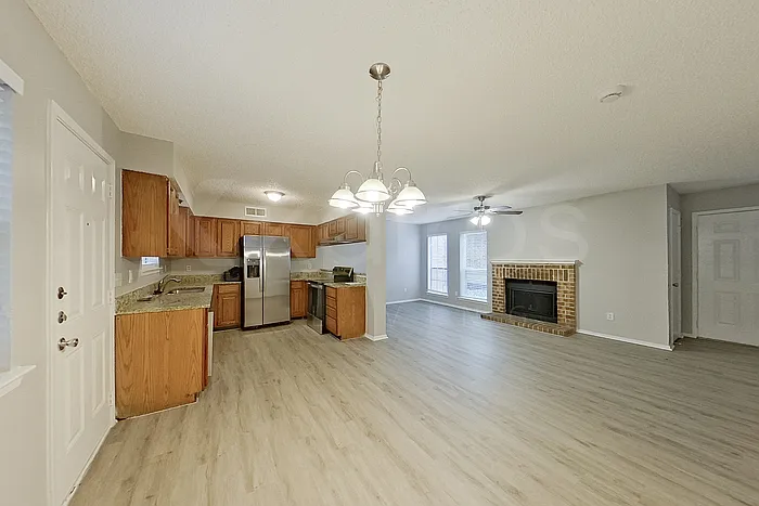 822 Courtenay Pl — Photo 6