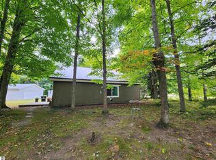 8610 Grassmere Ct, Mancelona, MI 49659