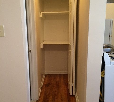 4th image of 1352 1/2 W Argyle St APT 1W