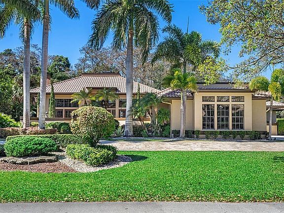 3rd image of 6721 Yellowstone Ln