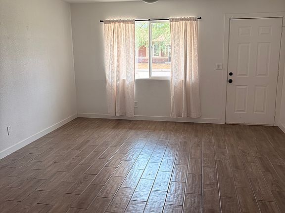 3rd image of 3664 W Oakland St