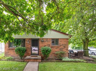 618 Arcola St, Garden City, MI 48135