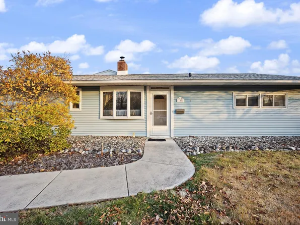 147 Willow Dr, Levittown, PA 19054
