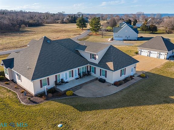 4th image of 120 N Shore Rd