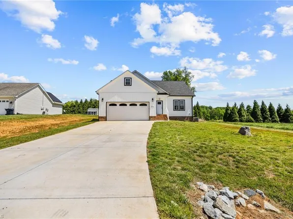 2574 Mary Viola Dr, Sophia, NC 27350