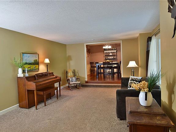 4th image of 5871 Sampson Dr