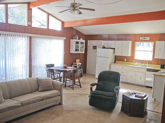 5th image of 1895 Lakeview Dr