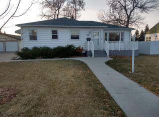 321 11th Ave NE, Jamestown, ND 58401