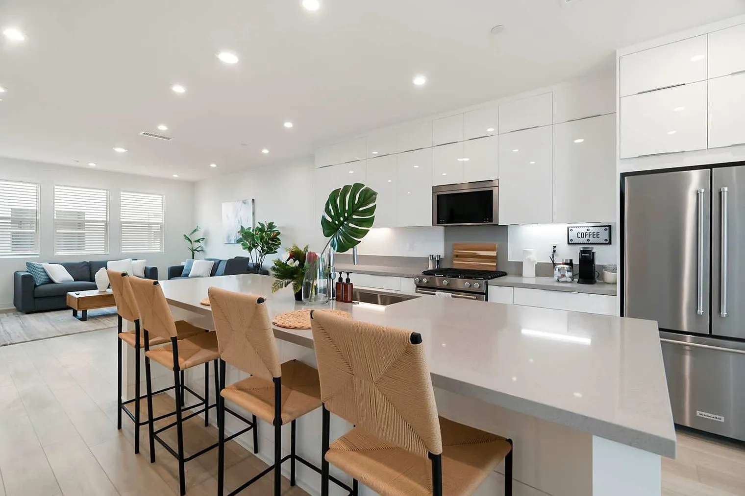 4 bed, 3.0 bath, 3100 sqft, $7,338 — Photo 2