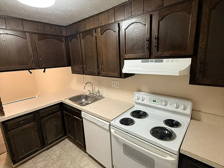 1188 Middle Tpke W — Photo 14