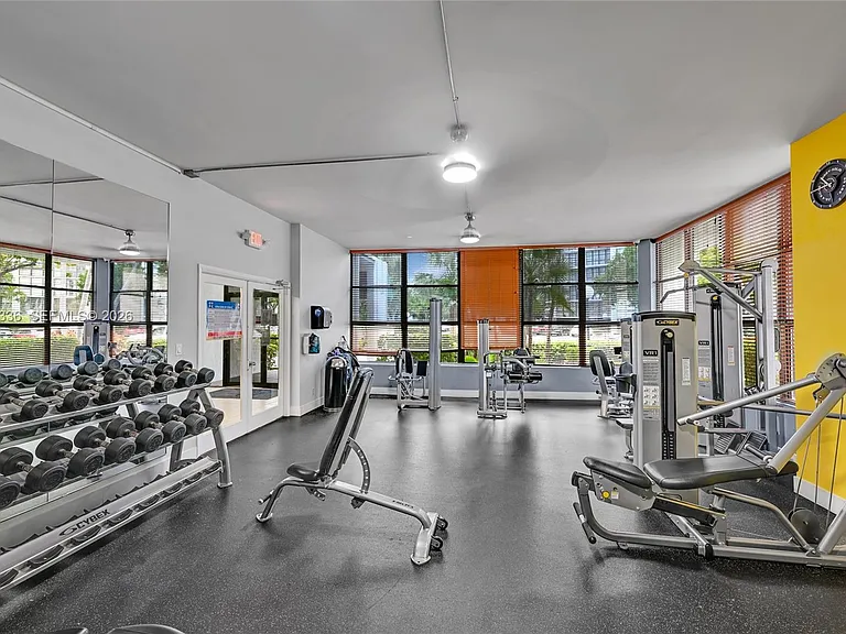 800 Parkview Dr #605 — Photo 40