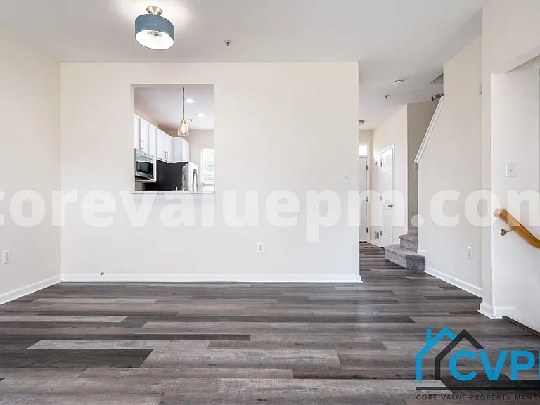 255 Seneca Ter — Photo 8