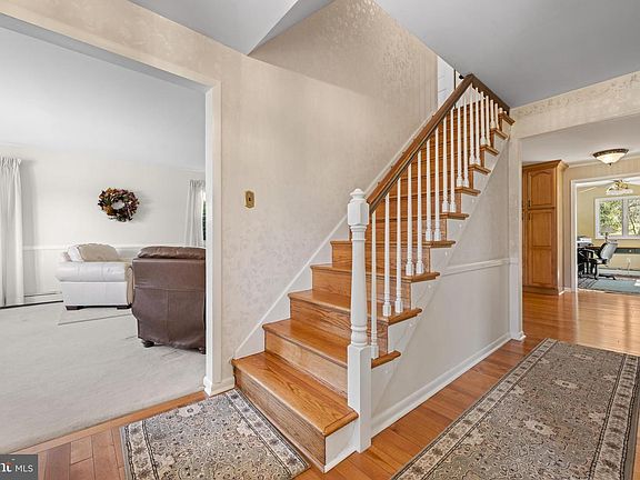 5th image of 1005 Edwards Dr