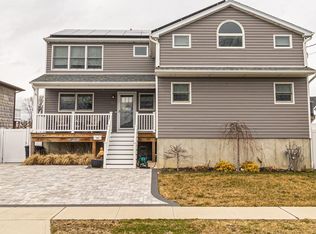 50 E Lido Promenade, Lindenhurst, NY 11757