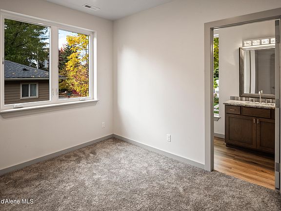 5th image of 1008 E Mullan Ave