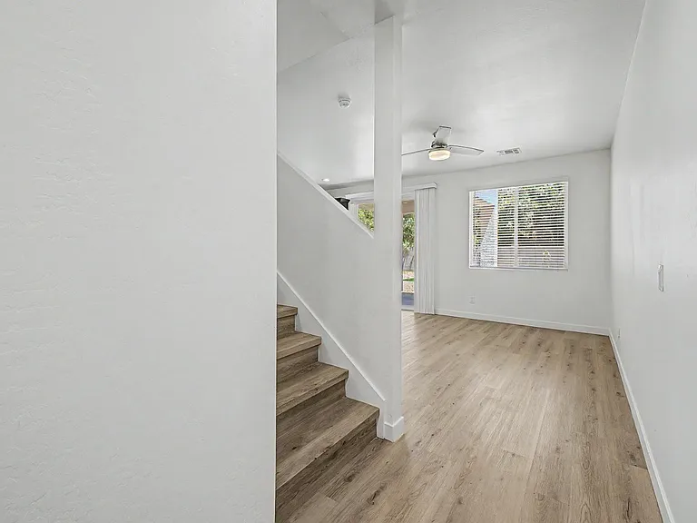 105 W Latona Rd — Photo 6