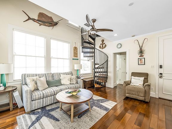 3rd image of 616 Caroline St APT 6