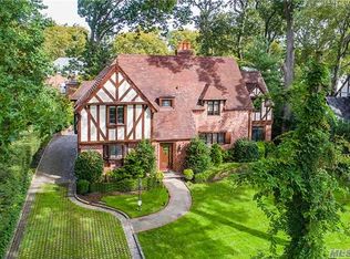 369 Ryder Rd, Manhasset, NY 11030