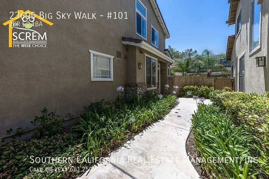 Two Bedroom Townhouse with Loft in Valencia — Photo 2