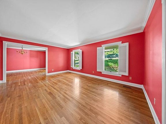 5th image of 112 Bluebird Dr