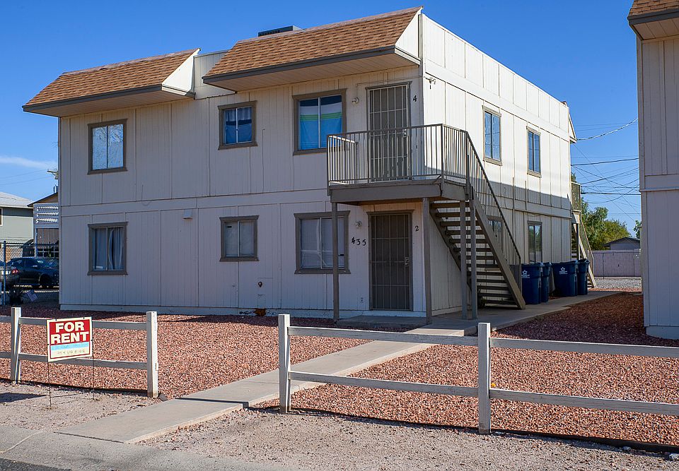 Front of building. Unit is in the rear. Building is located on the corner of 10th AV & Winchester.