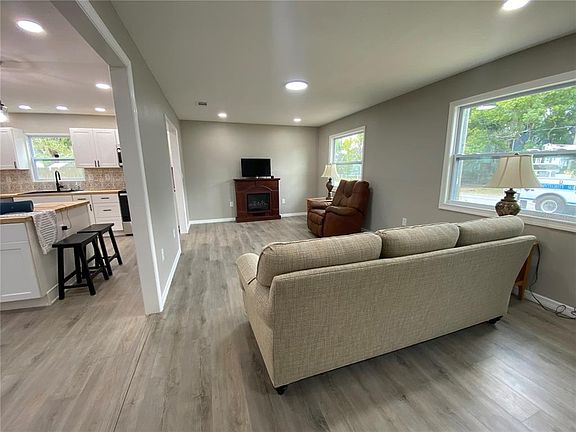 4th image of 12704 Lacey Dr