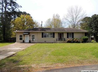 902 Crestline Cir SW, Hartselle, AL 35640