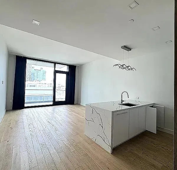 45-30 Pearson St #9C — Photo 4