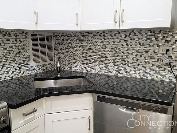 4th image of 330 E 49th St #L10