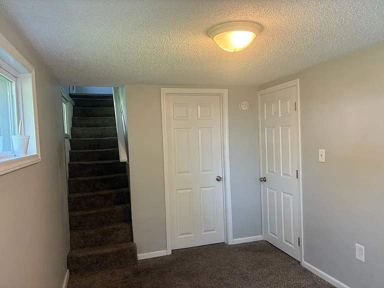 504 Henry St — Photo 43