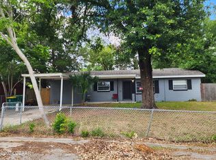 913 Longview Ave, Deland, FL 32720